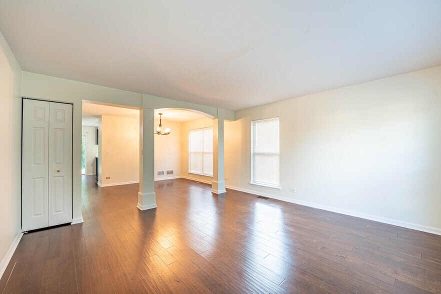 Building Photo - 965 Summerhill Dr