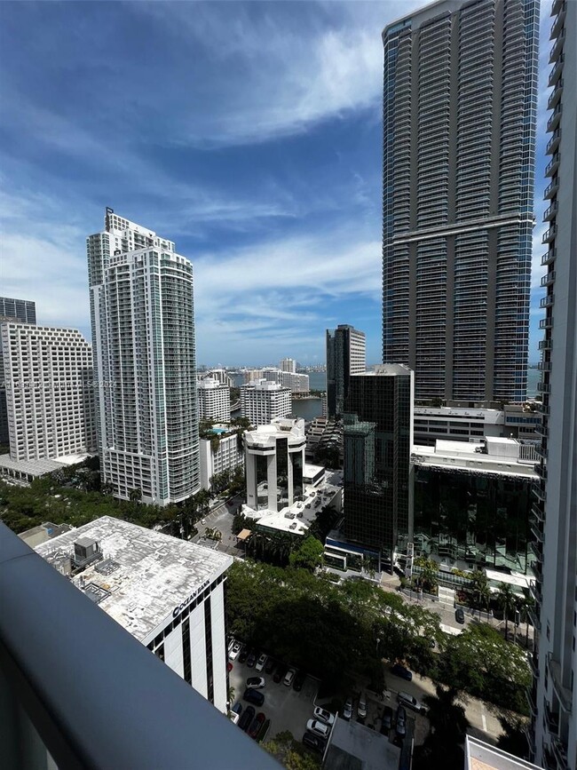 Building Photo - 1050 Brickell Ave