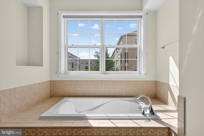 Building Photo - 42563 Highgate Terrace