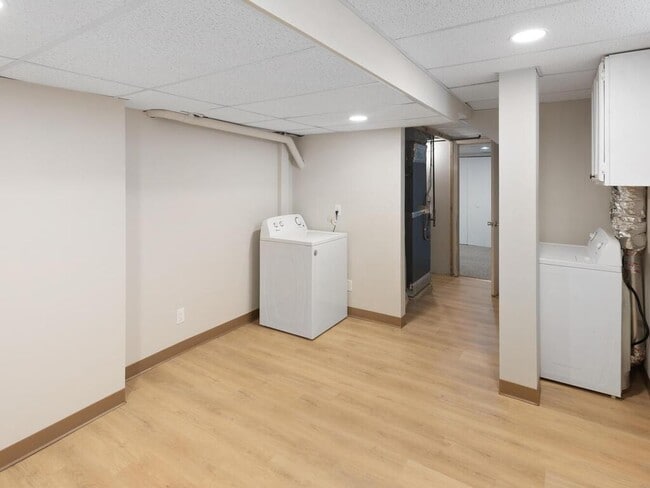 Laundry Room - 3237 Hennepin Ave