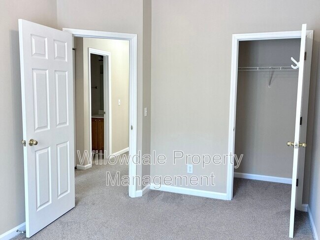 Building Photo - 4249 Beacon Heights Dr