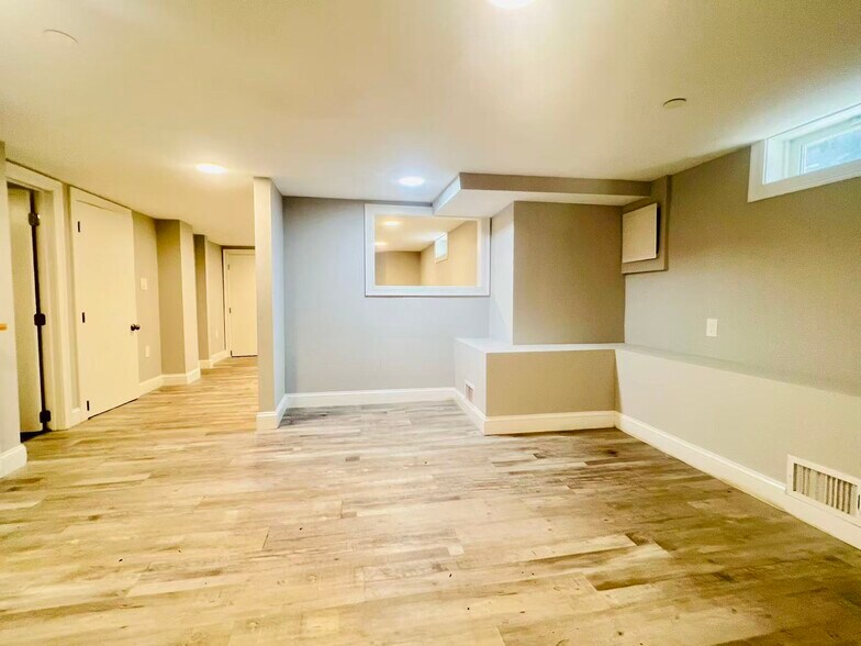 Building Photo - 19 Plymouth St