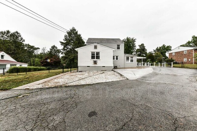 Building Photo - 3529 Woodburn Rd
