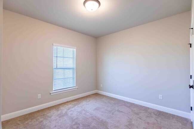 Building Photo - Beautiful 3 bed/2 bath home in Legacy Pointe