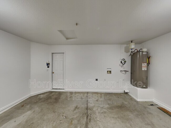 Building Photo - 3080 Caliente Dr