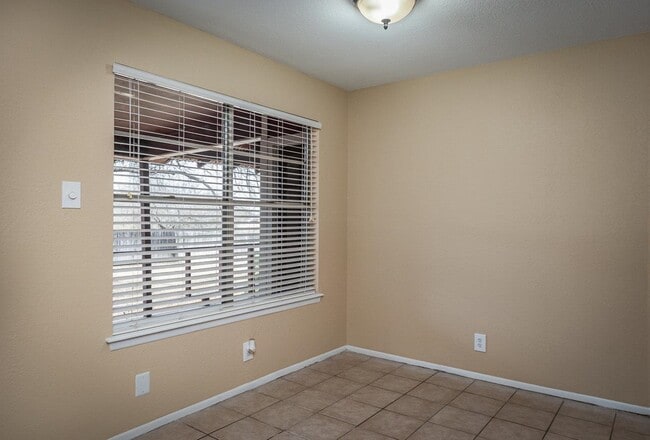 Building Photo - 122 Garden Crest Cir