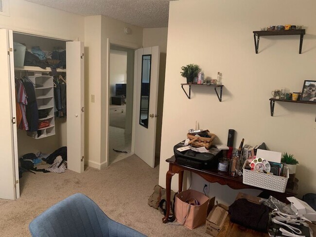 Building Photo - Spacious 2 Bedroom Condo Near Downtown Ath...