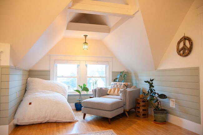 Building Photo - 36 Irving St