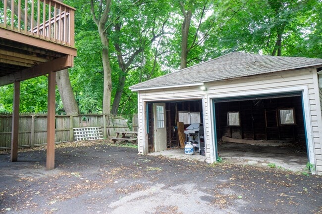 Building Photo - 107 Bristol Pl