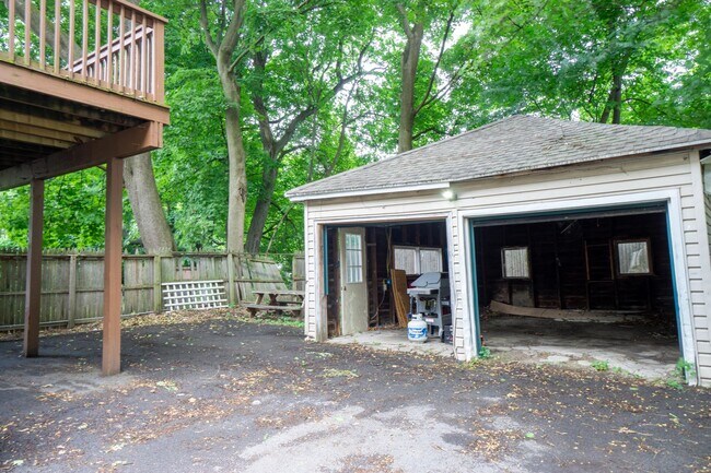 Building Photo - Available 7/1/26 Back Upper Deck Overlooki...