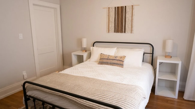 Building Photo - 3 Bed | 1 Bath Near Downtown Tulsa!