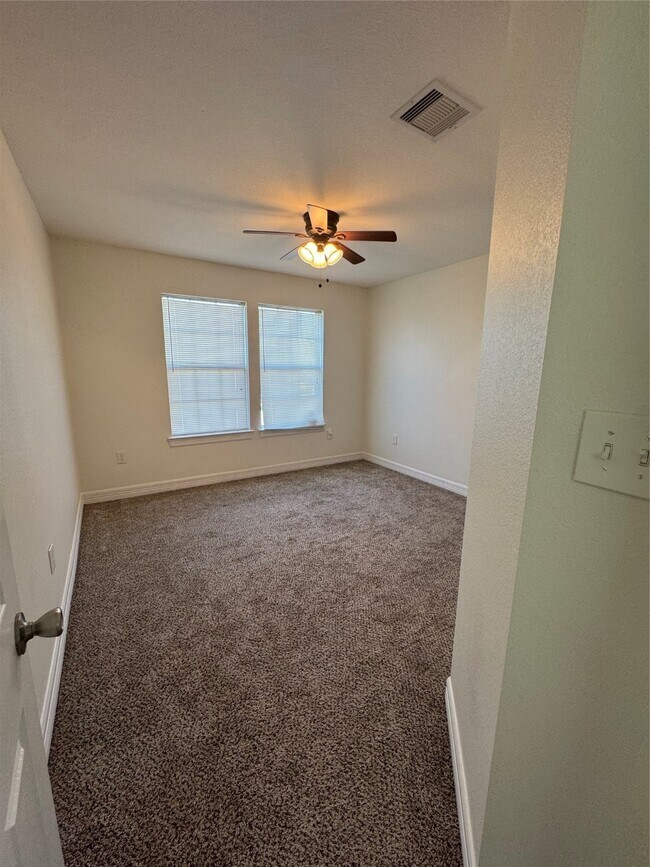 Building Photo - 1110 Hector Ave