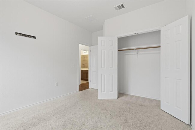 Building Photo - 13401 Henneman Dr