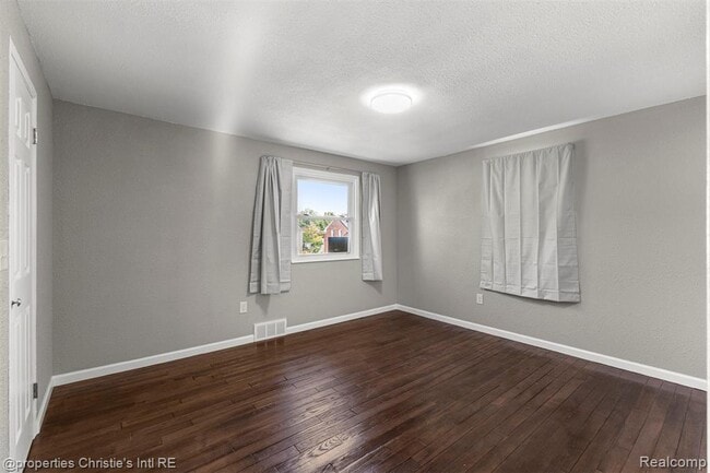 Building Photo - 10842 Nottingham Rd