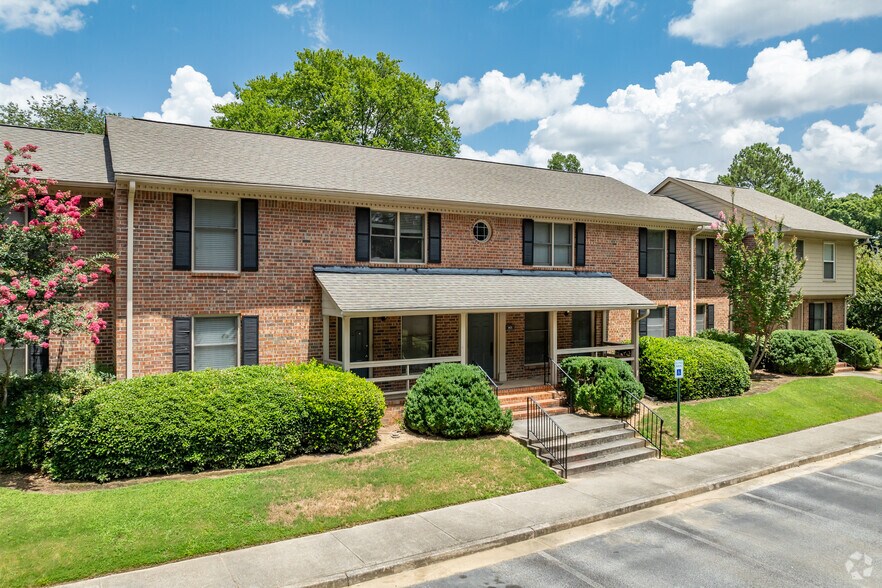 Building Photo - Villas on Briarcliff (Past)