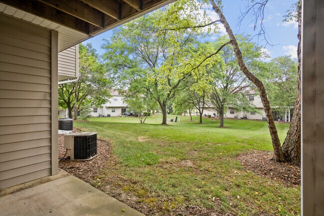 Building Photo - 546 E Shag Bark Ln