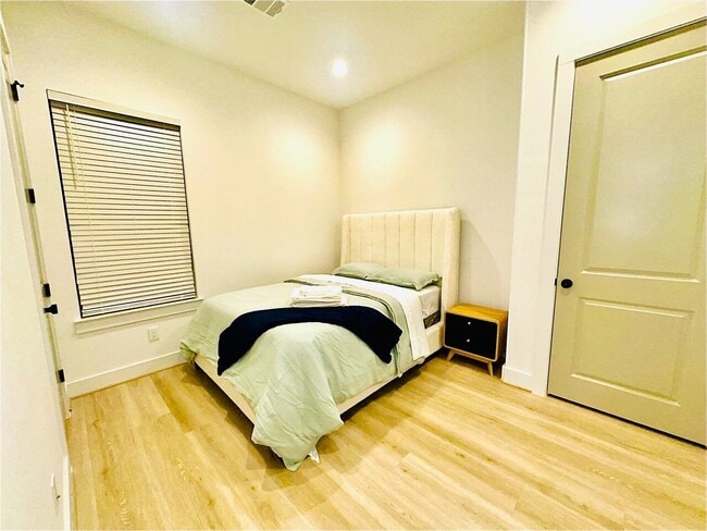 Building Photo - 2339 Eagle St