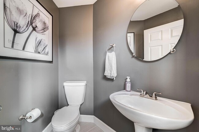 Building Photo - 947 Harrison Cir