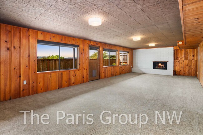 Building Photo - Extraordinary 4BR, 4200sf Mid Century Water View Home with Amazing Outdoor Spaces