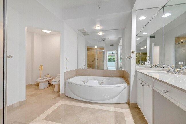 Building Photo - 500 SE Mizner Blvd