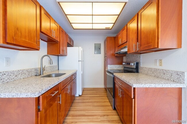 Building Photo - Desirable 2BR/1BA/1PKG in Waipio!! 94-1041...