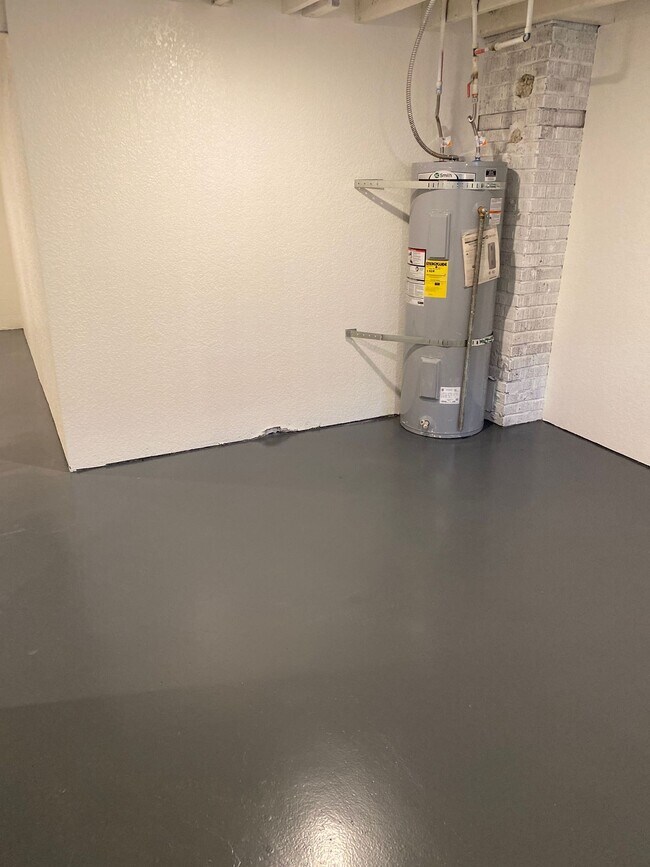 Building Photo - Remodel 1250sf Alberta Arts-Irvington 4-pl...