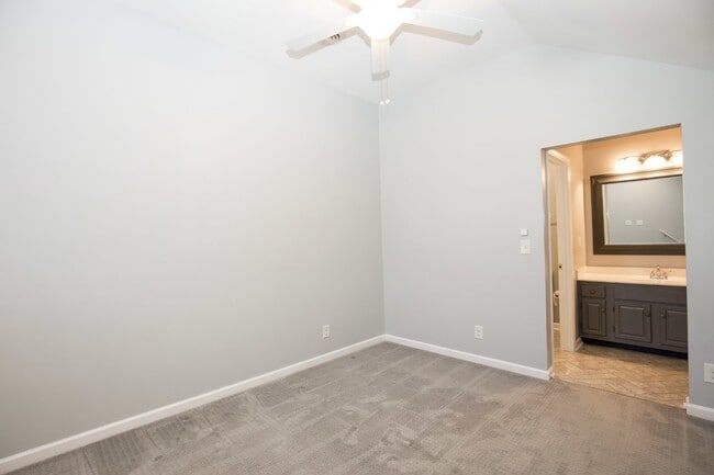 Building Photo - "Charming Studio Retreat with Modern Comforts in Vass, NC!"