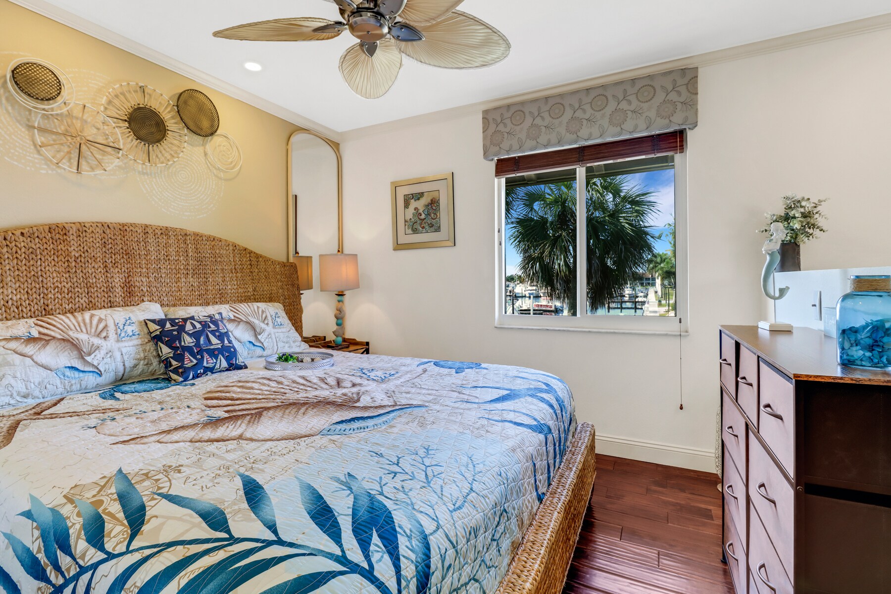 Deluxe King Bed - 25000 Tamiami Trl E