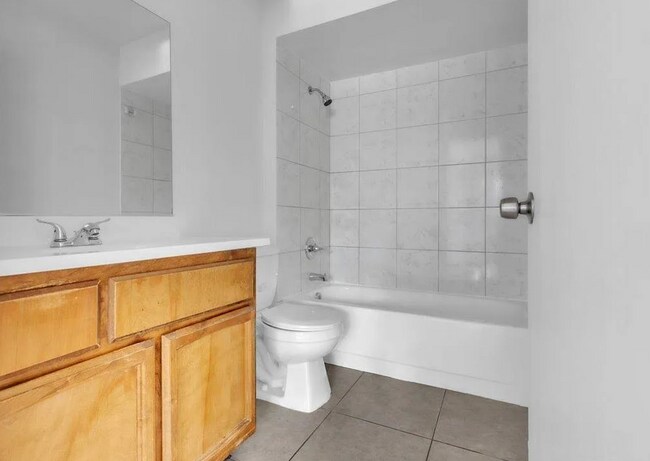 Building Photo - Beautiful 3/2 duplex in Citrus Heights!