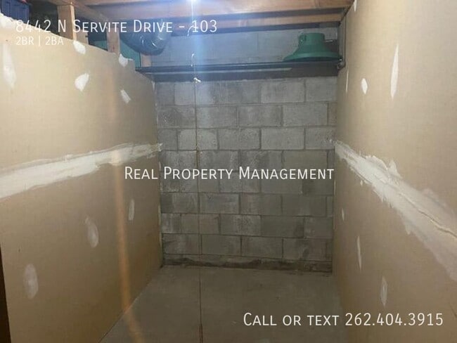 Building Photo - 8442 N Servite Dr