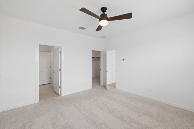 Building Photo - 693 Daniels Lk Ln