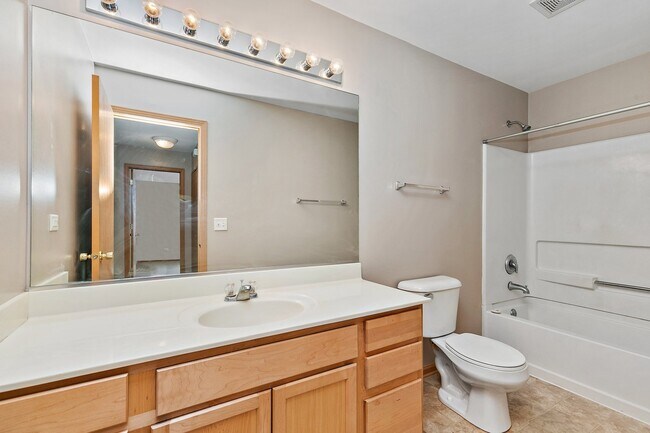 Building Photo - 219 Silverstone Dr