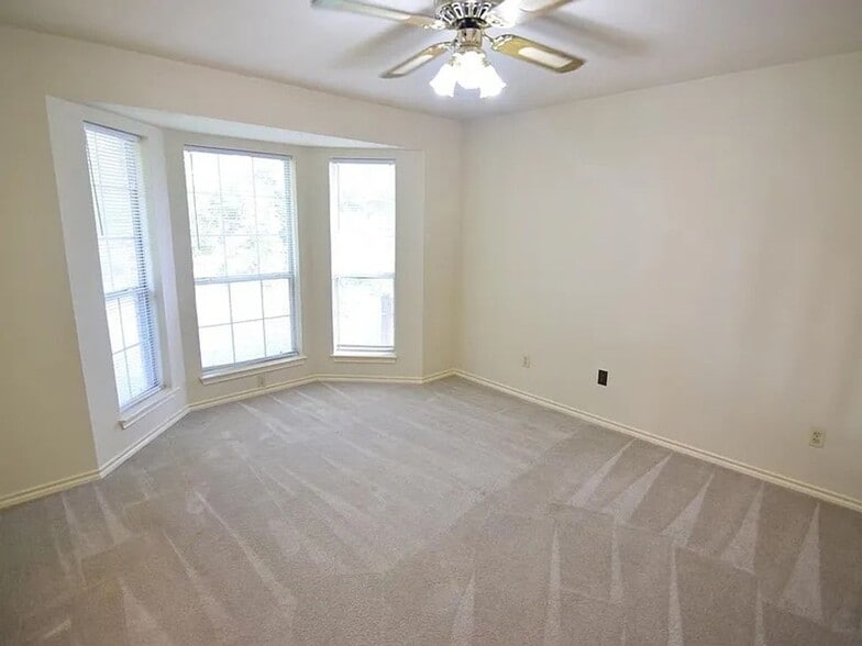 Building Photo - 4721 Stagecoach Trail