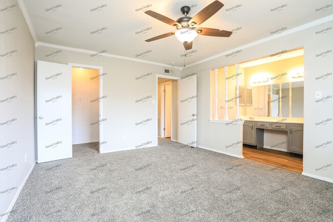 Building Photo - 474 Rainier St