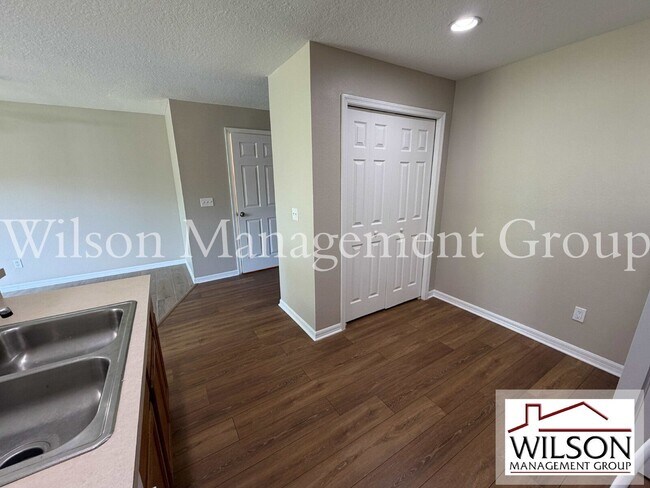 Building Photo - 12664 Somerset Oaks St