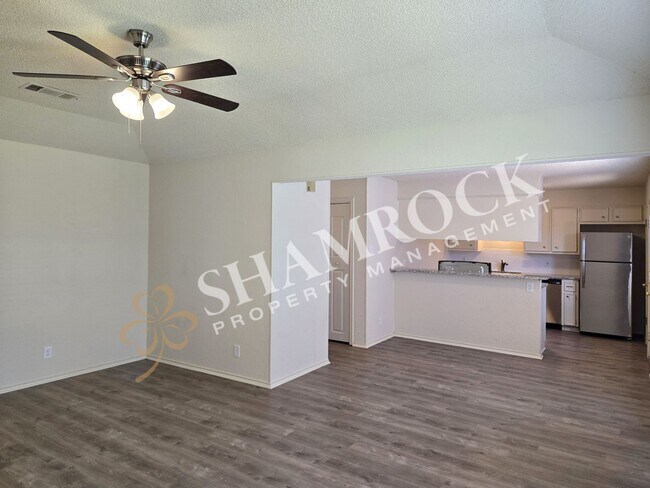 Building Photo - 2/2 Duplex near Hwy 77!