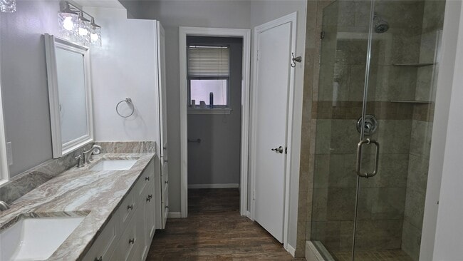 Building Photo - 3303 Candleway Dr