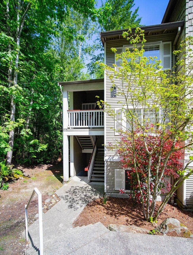 Building Photo - 3Bd/2Ba Issaquah Condo