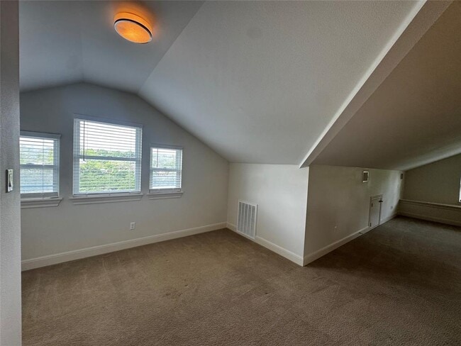 Building Photo - 1216 W 22nd St