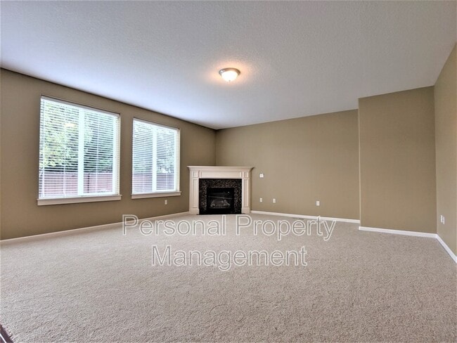 Building Photo - 10405 NE 98th Ave