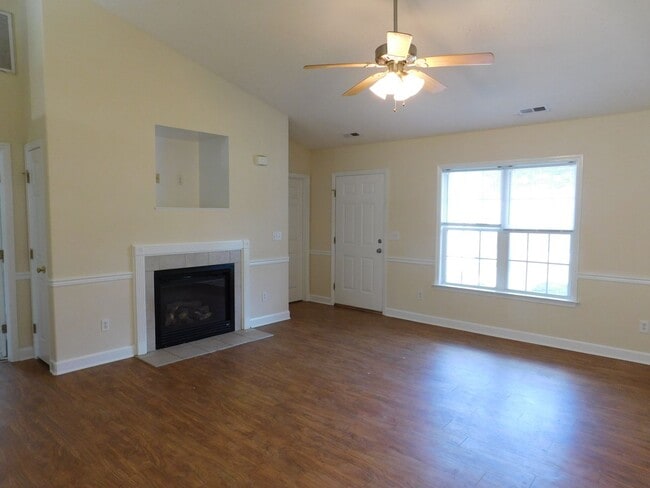 Building Photo - 113 Fairmount Way