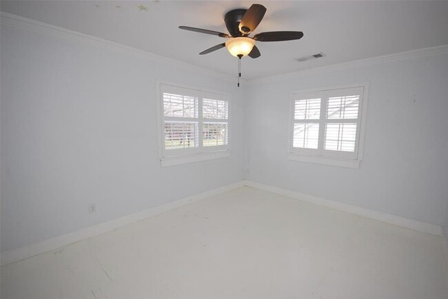 Building Photo - 506 Parks Ave