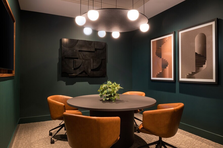 Building Photo - 2333 Calle Del Mundo