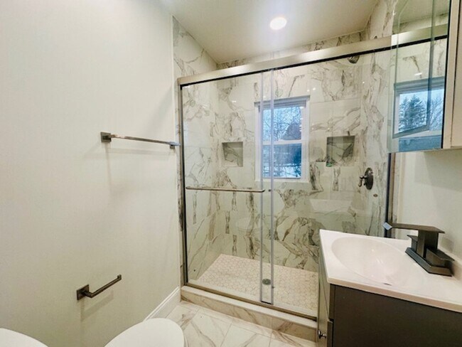 Building Photo - 19 Henning Dr