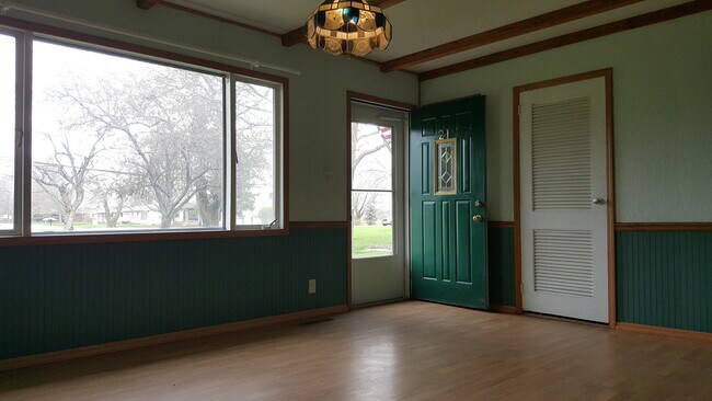 Building Photo - 21 E Romeo Rd