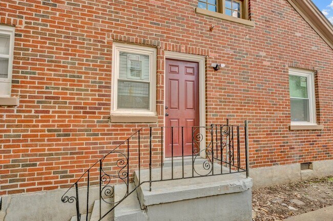 Building Photo - Recently Renovated Brick Home Located Minutes away from Memphis International Airport!
