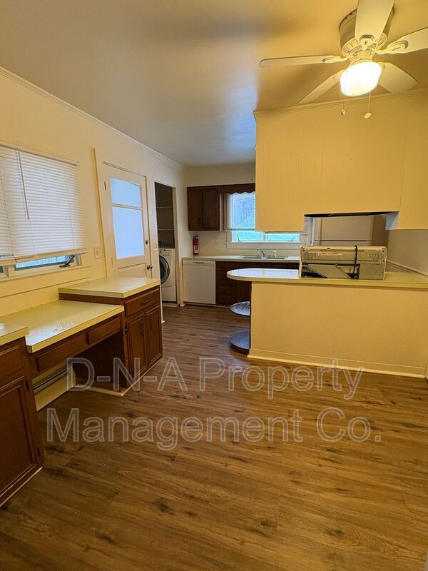 Building Photo - 622 Scott St