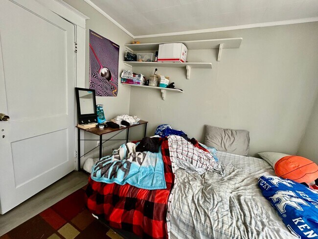 Building Photo - 5 Bedrooms for 2026-27 School Year