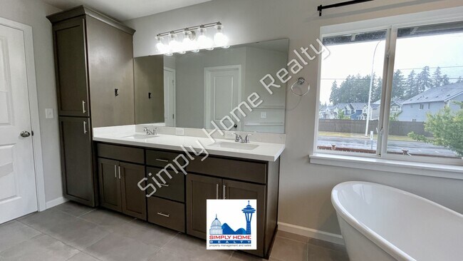 Building Photo - Step Inside to this Home with Spacious & Flexible Living!