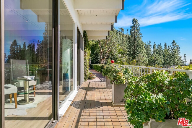 Building Photo - 1644 Marmont Ave